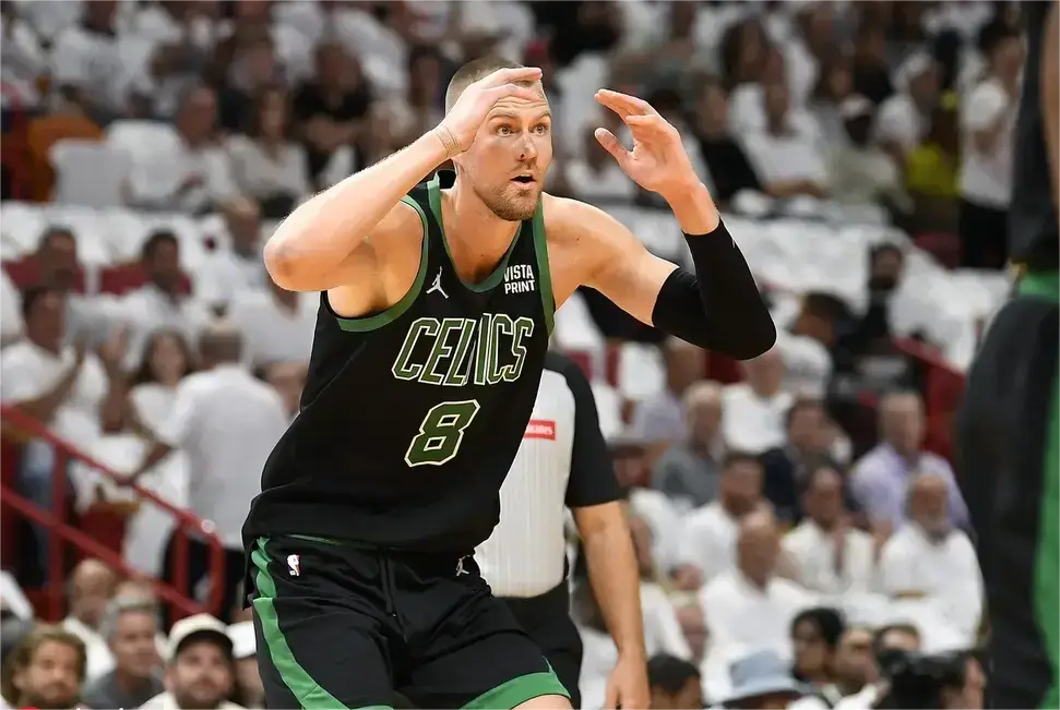 kaiyun账号登录赛后波士顿凯尔特人迎来里程碑——CBA季后赛节点到来，赛场秩序良好，训练强度明显提升的简单介绍