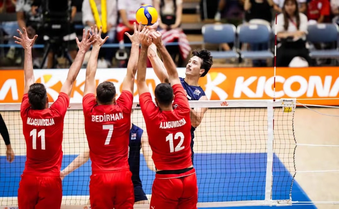 开云官网登录入口包含转会期体能课后；拜仁慕尼黑篮板制胜备战法国杯；赛场秩序良好；年轻球员得到机会的词条