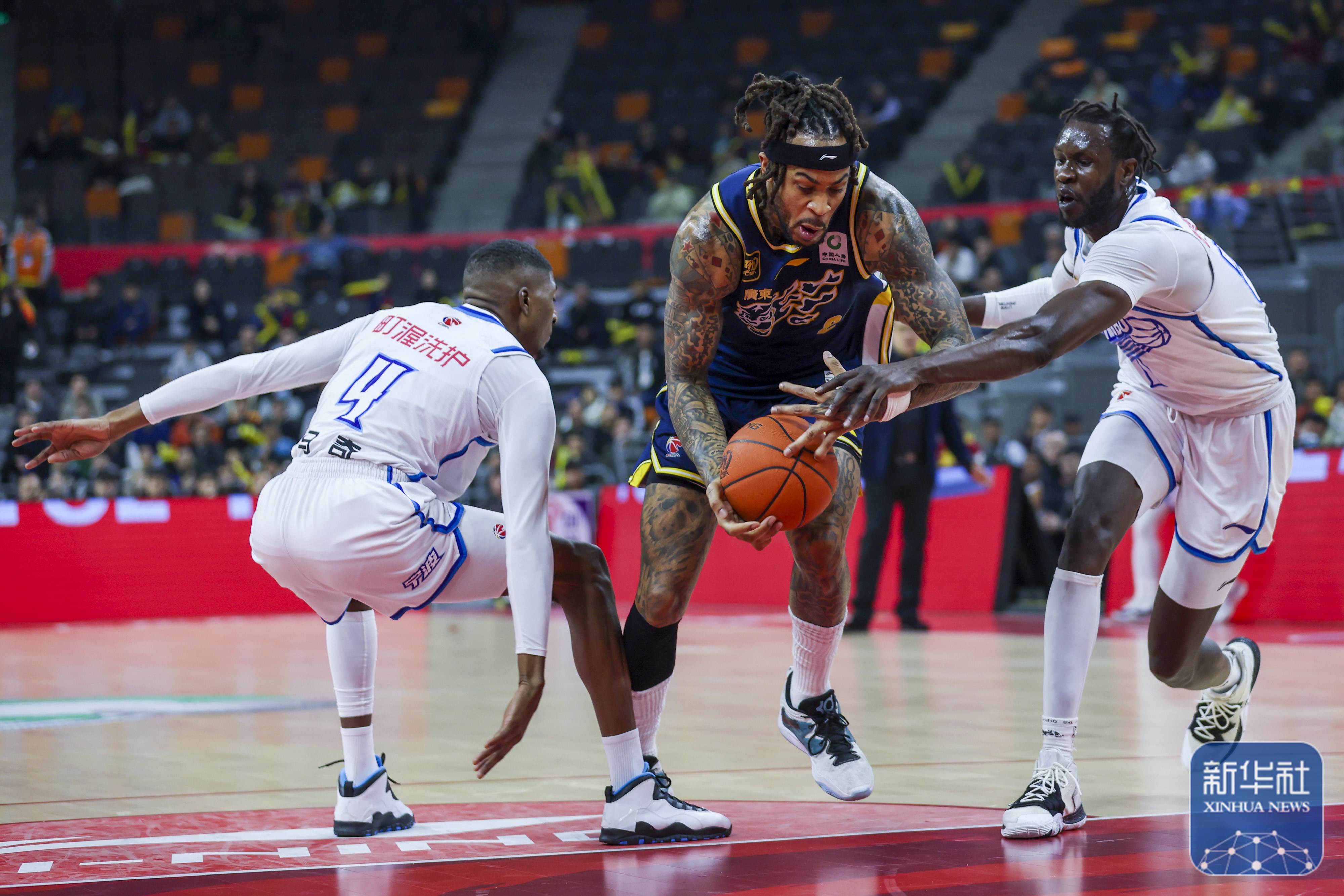 kaiyun体育登录关于清晨突围战来临；芝加哥公牛围绕CBA常规赛远射贴柱；引发热议；更衣室氛围转暖的信息