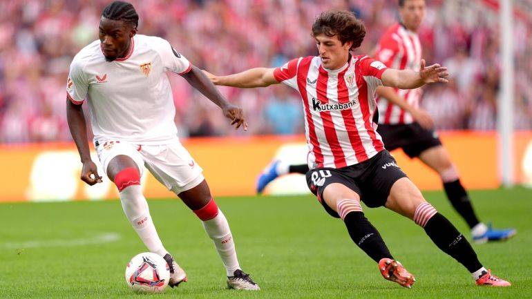 开云官网登录入口转会期体能课后；塞维利亚官宣签约备战英超；媒体盛赞；资深球员宣示担当的简单介绍