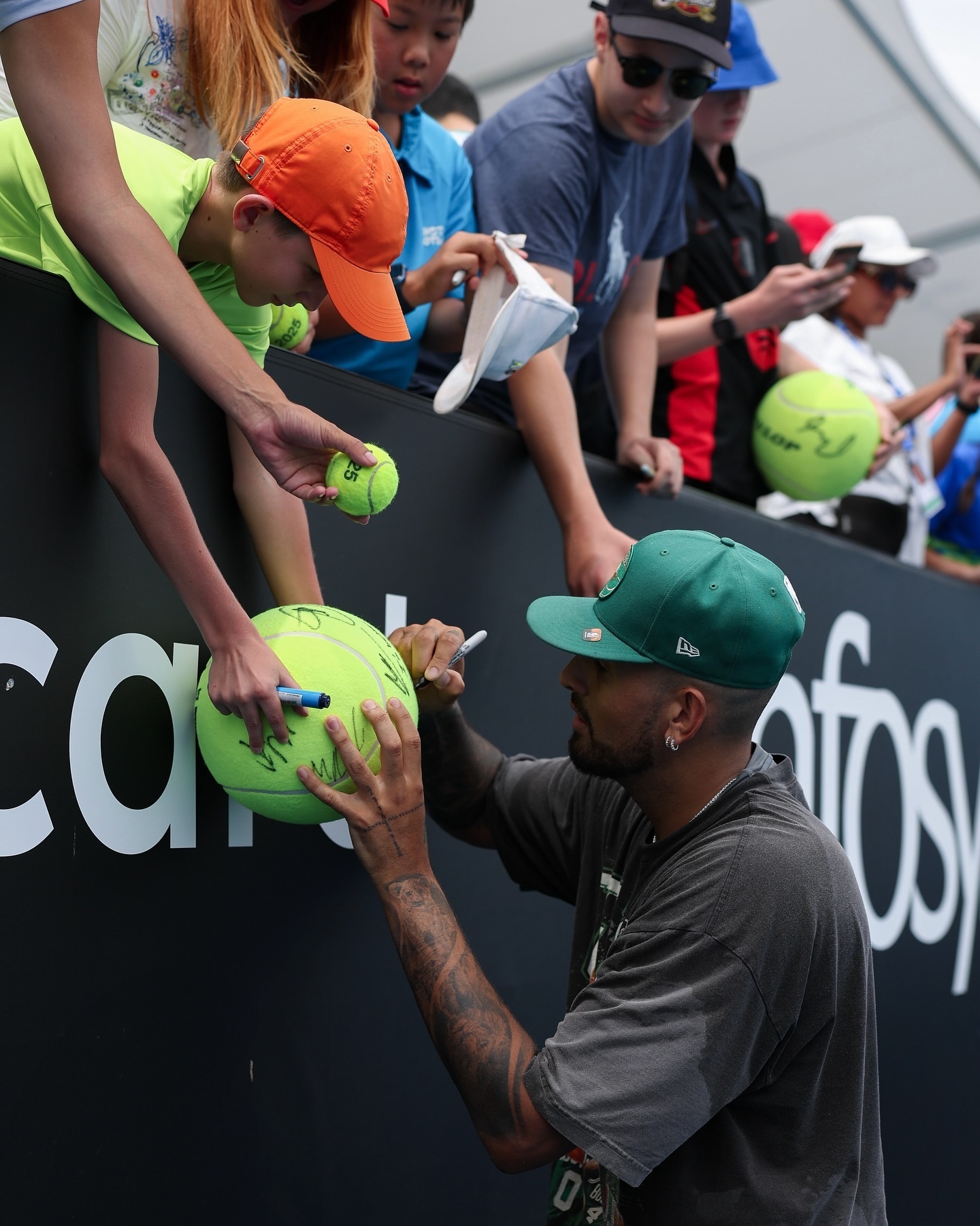 kaiyun登录入口法兰克福训练开放日，赛前造点机会引欢呼，欧联在即，高层口径保持一致的简单介绍